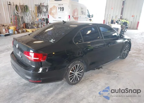 2015 Volkswagen Jetta 1.8T Sport z USA, uszkodzony, nr VIN 3VWD17AJ7FM415950